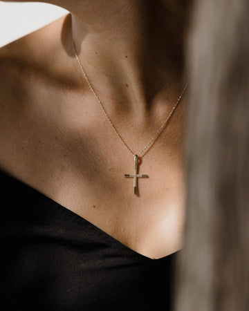 Γυναικείος σταυρός βάπτισης Κ14 ματ με ζιργκόν